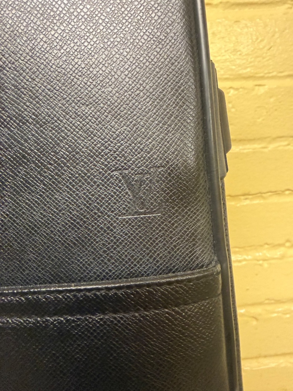 Louis Vuitton Taiga Pegase 55 - Picture 4 of 16